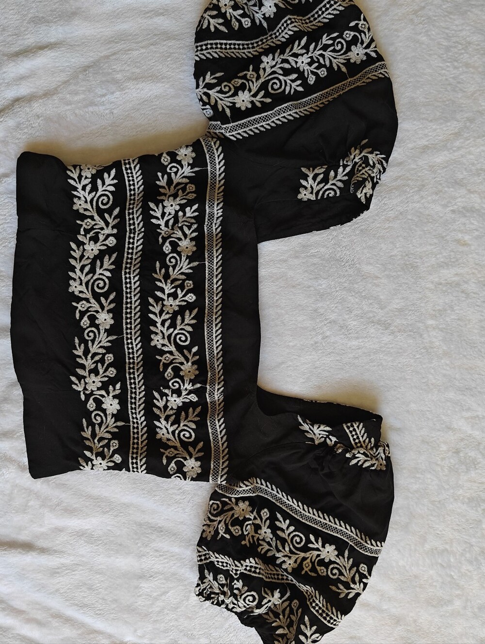 ANTONIO MELANI Women’s Black Embroidered Choli Blouse Crop Top, Size 4 Cotton